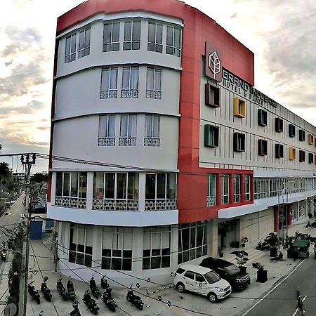 Grand Indobaru Hotel Selatpanjang Extérieur photo