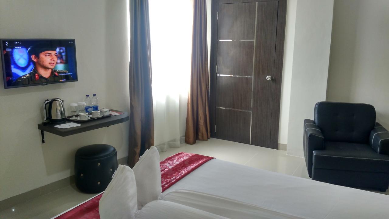 Grand Indobaru Hotel Selatpanjang Extérieur photo